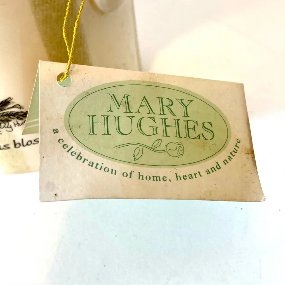 COPY - Vintage MARY HUGHES Christmas Ceramic Teapot